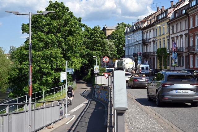 Rad-Vorrang-Route  an der Kronenbrcke in Freiburg wegen defekter Gasleitung ab Sonntagnachmittag gesperrt