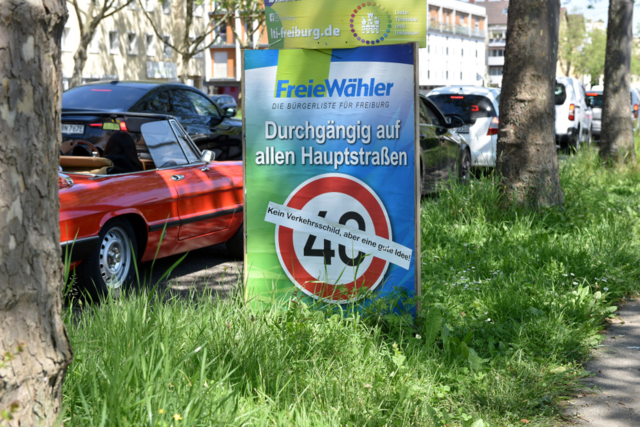 Wie ein Wahlplakat der Freien Whler in Freiburg die moderne Autotechnik verwirrt