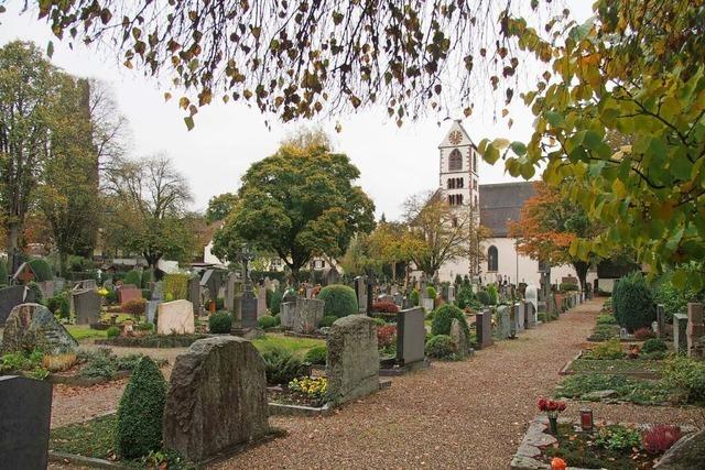 Kosten im Fokus: Mehr Urnenbestattungen als Beerdigungen in Kirchzarten