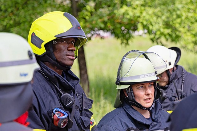 Muhammed Sowe aus Gambia lsst sich zum Feuerwehrmann ausbilden.  | Foto: Hubert Gemmert
