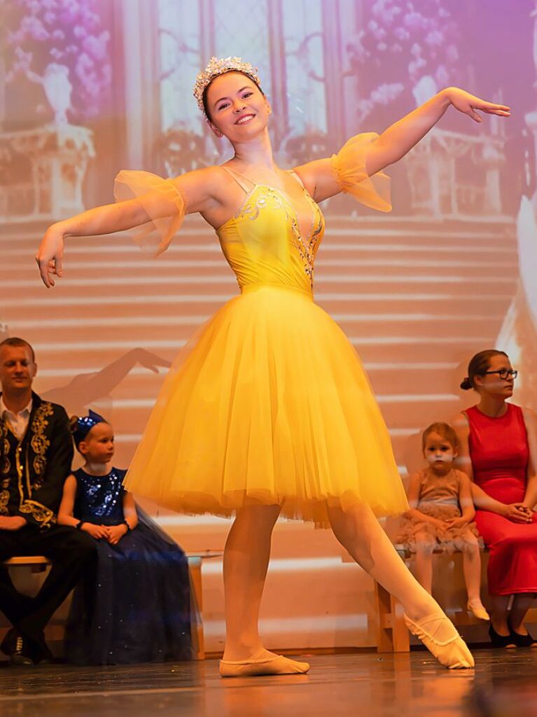 Verschiedene Altersgruppen, beeindruckende Choreografien und bezaubernde Kostme sorgten fr eine tolle Stimmung im Bad Krozinger Kurhaus.