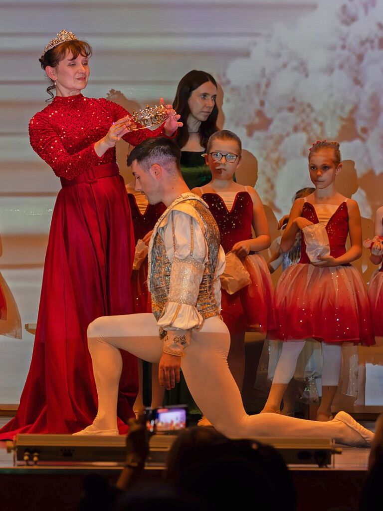 Verschiedene Altersgruppen, beeindruckende Choreografien und bezaubernde Kostme sorgten fr eine tolle Stimmung im Bad Krozinger Kurhaus.