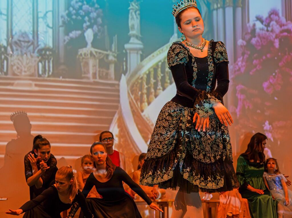 Verschiedene Altersgruppen, beeindruckende Choreografien und bezaubernde Kostme sorgten fr eine tolle Stimmung im Bad Krozinger Kurhaus.