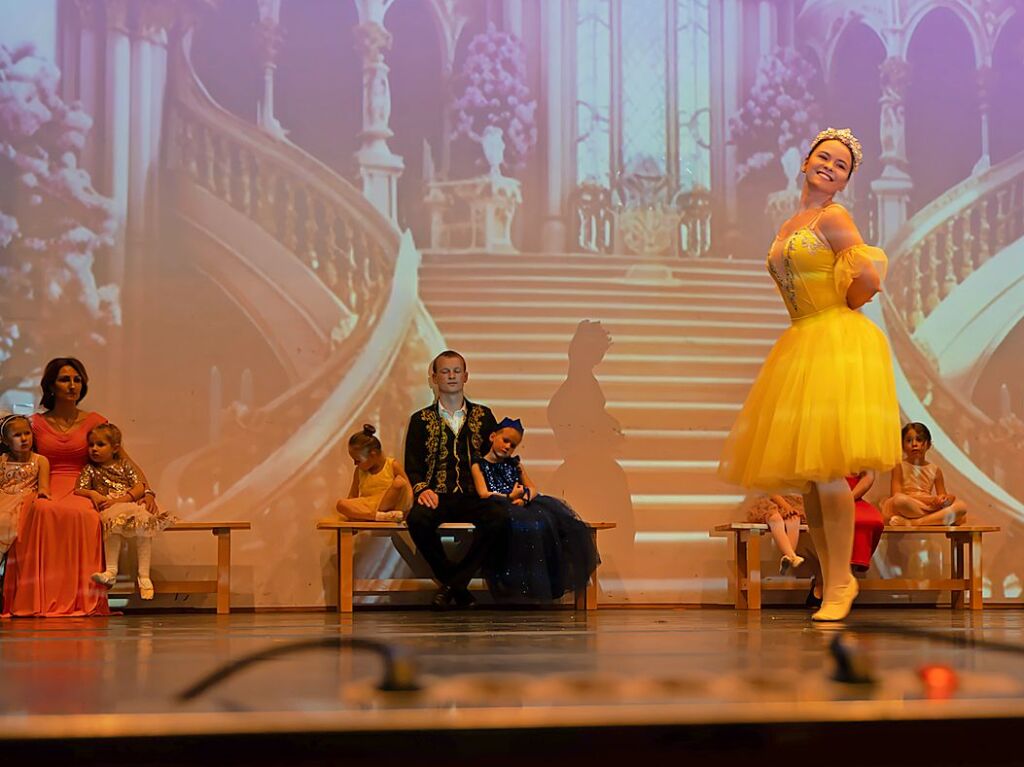 Verschiedene Altersgruppen, beeindruckende Choreografien und bezaubernde Kostme sorgten fr eine tolle Stimmung im Bad Krozinger Kurhaus.