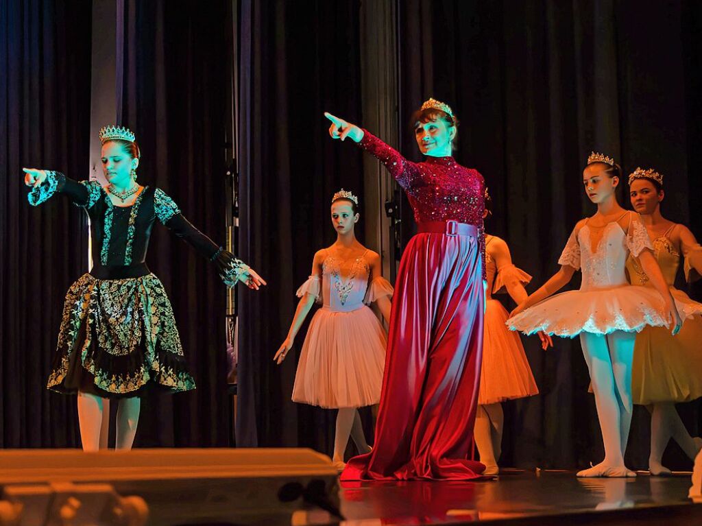 Verschiedene Altersgruppen, beeindruckende Choreografien und bezaubernde Kostme sorgten fr eine tolle Stimmung im Bad Krozinger Kurhaus.