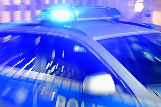 Autofahrer streift Pkw auf B34 zwischen Rheinfelden und Grenzach-Wyhlen und begeht Unfallflucht