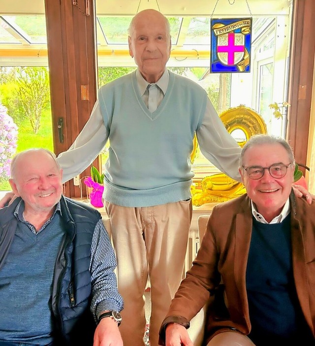 Altbrgermeister Hugo Eisele (Mitte) mit Gerhard Weber und Bernd Mosbach (r.).  | Foto: privat