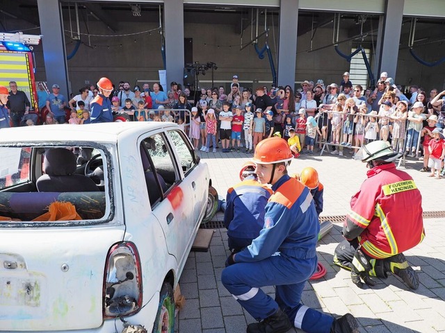 Auf groes Interesse stie die Schaubung der Jugendfeuerwehr  | Foto: Michael Haberer