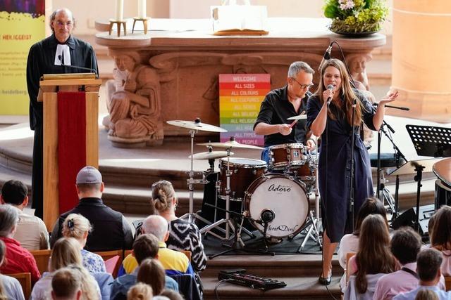 Taylor-Swift-Gottesdienst in Heidelberg verbindet Andacht, Gebet und Pop
