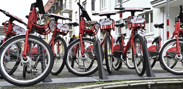 Die roten Frelo-Ausleihrder gibt es in Freiburg schon lnger.  | Foto: Thomas Kunz