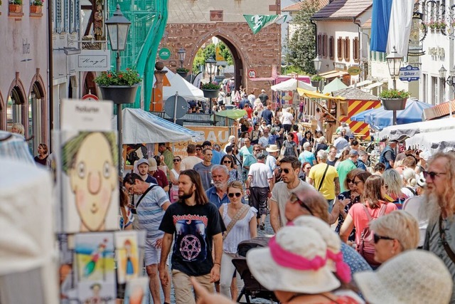 Dichtes Gedrnge herrschte am Sonntagn...en Sonntag in der Endinger Innenstadt.  | Foto: Ruth Seitz