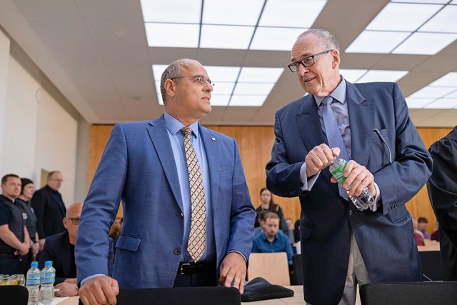 Peter Boehringer (l), Stellvertretende...ndesvorstand der AfD, im Gerichtssaal.  | Foto: Guido Kirchner (dpa)