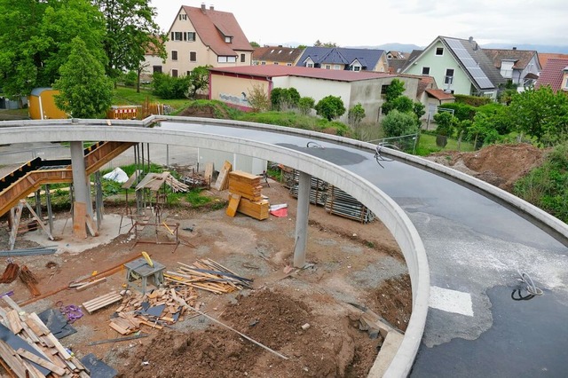 Der knftige Hochgarten wird noch mit ...nheiten und Pflanzkbeln ausgestattet.  | Foto: Andrea Drescher