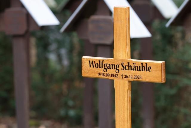 Schuble-Grab in Offenburg geschndet – Unbekannter grbt 1,20-Meter-Loch