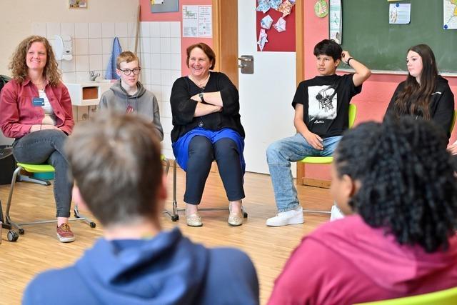 Baden-Wrttembergs Kultusministerin Schopper war zum Krisenbesuch an der Freiburger Karlsschule