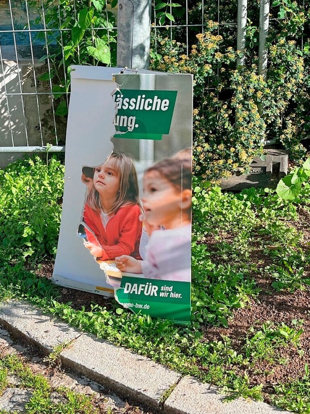 Ein zerstrtes Wahlplakat der Grnen in Waldkirch.  | Foto: Grnen-Ortsverband Waldkirch