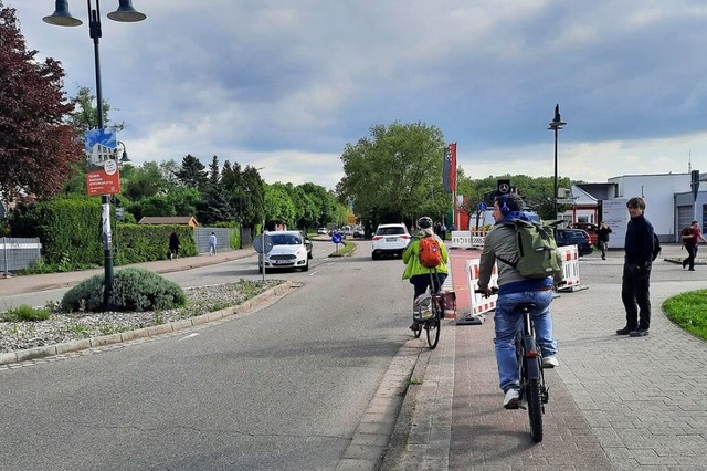 An dieser Stelle mssen die Radler knftig auf die Fahrbahn.  | Foto: Andrea Steinhart