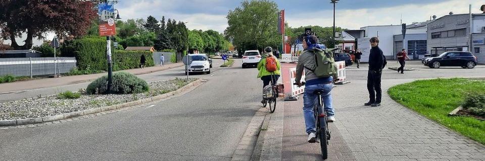 Warum Radfahrer an der Alten Bundesstrae in Gundelfingen nun auf der Strae fahren mssen