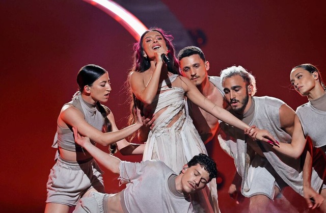 Die israelische Sngerin Elen Golan be... beim Eurovision Song Contest in Malm  | Foto: Jens Bttner (dpa)