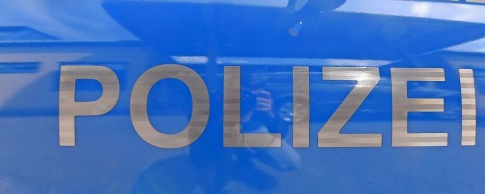 Zeugensuche nach Unfallflucht auf Parkplatz in Gndenhausen