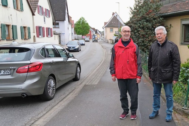 Berthold Ruh (links) und Edmund Steinl...haben sich fr Tempo 30 stark gemacht.  | Foto: Sophia Hesser