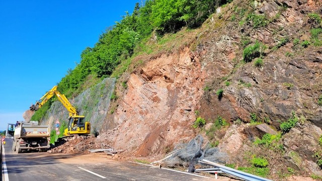 Die B294 im Elztal wird wieder freigeschaufelt.  | Foto: Landratsamt Emmendingen