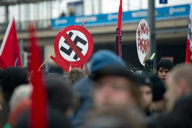 Diese NS-Symbole und Parolen sind in Deutschland verboten