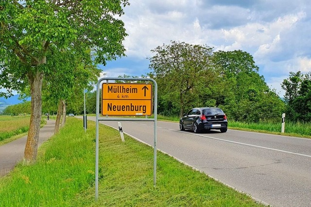 Der rote Strich  auf dem Schild am Neu...tdte zum Doppel-Mittelzentrum werden.  | Foto: Hannes Selz