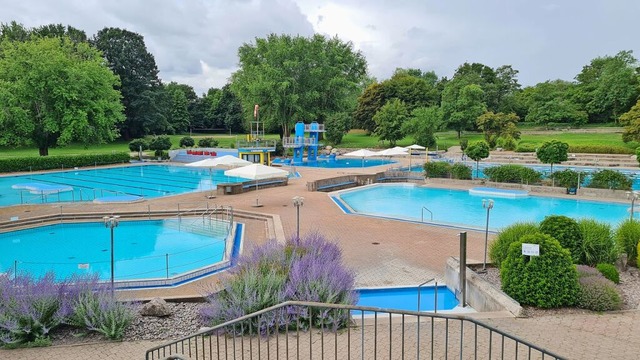 Das Rheinfelder Freibad ffnet erst am 25. Mai.  | Foto: Stefan Ammann