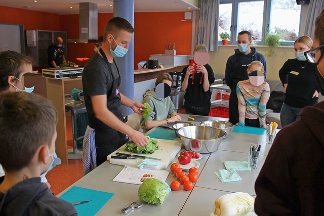 Alexander Ngele kocht im August nochm...nd sammelt Spenden fr die Rehaklinik.  | Foto: Ngele