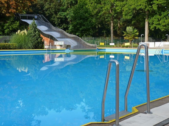 Das Waldschwimmbad in Breisach hat seit  11. Mai  geffnet.  | Foto: Dirk Sattelberger