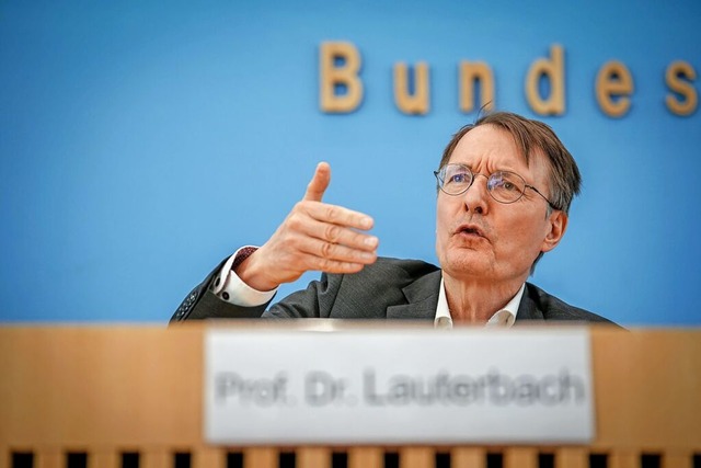 Karl Lauterbach (SPD), Bundesminister ...m Mittwoch die Krankenhausreform  vor.  | Foto: Kay Nietfeld (dpa)