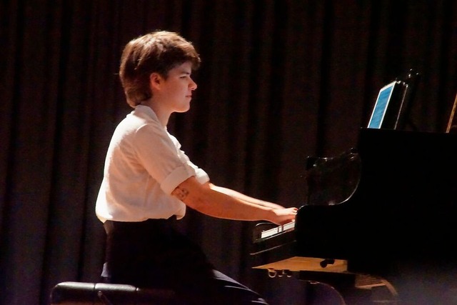 In der Reihe &#8222;Musica serenata&#8...rson Nasti in der Kenzinger Aula auf.   | Foto: Ilona Hge