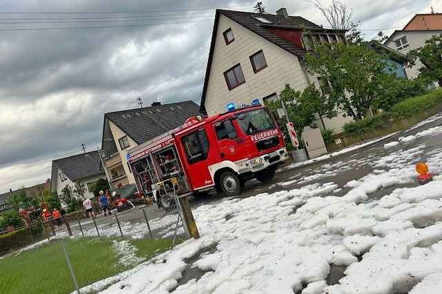 Starkregen mit Hagelschauer sorgten am...an de Ecke Ringstrae und Maienstrae.  | Foto: Feuerwehr Gottenheim