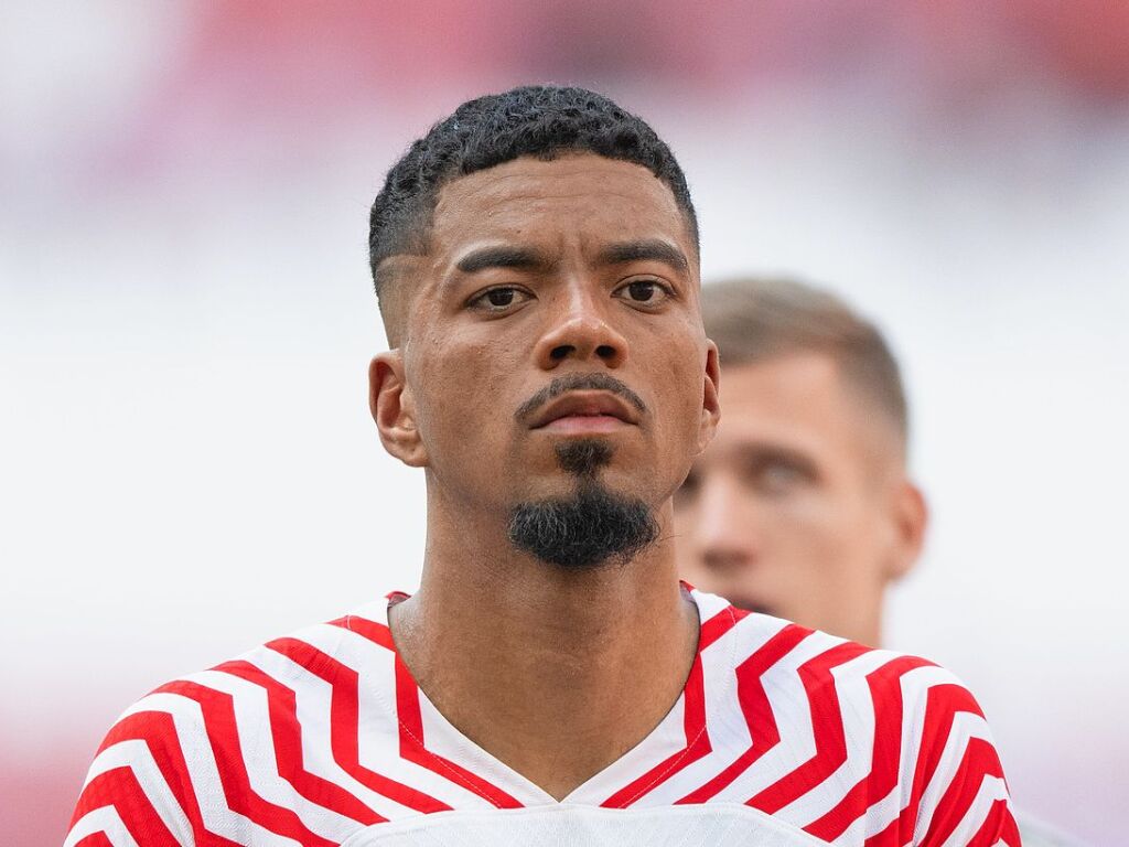 Benjamin Henrichs: Der Spieler von RB Leipzig ist einer fr die defensive Auenbahn. Der 27-Jhrige ist schnell und sowohl links als auch rechts einsetzbar.