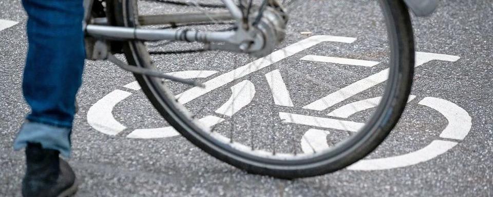Autofahrer erfasst 13-jhrige Radlerin in March-Buchheim – und fhrt weg
