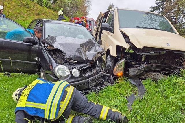 Sechs Menschen bei Unfall auf B500 bei Breitnau verletzt