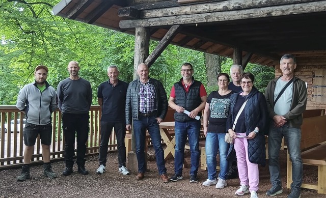 Der Oberweierer Ortschaftsrat hat mit ...Vorplatz der Vollmerhtte geschaffen.   | Foto: Walter Holtfoth