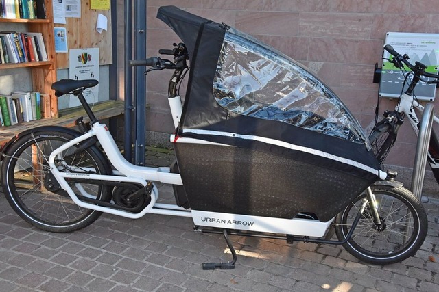 Heuweilers Lastenrad Carlos bekommt ba...8211; ein zweites Rad ist angeschafft.  | Foto: Andrea Steinhart