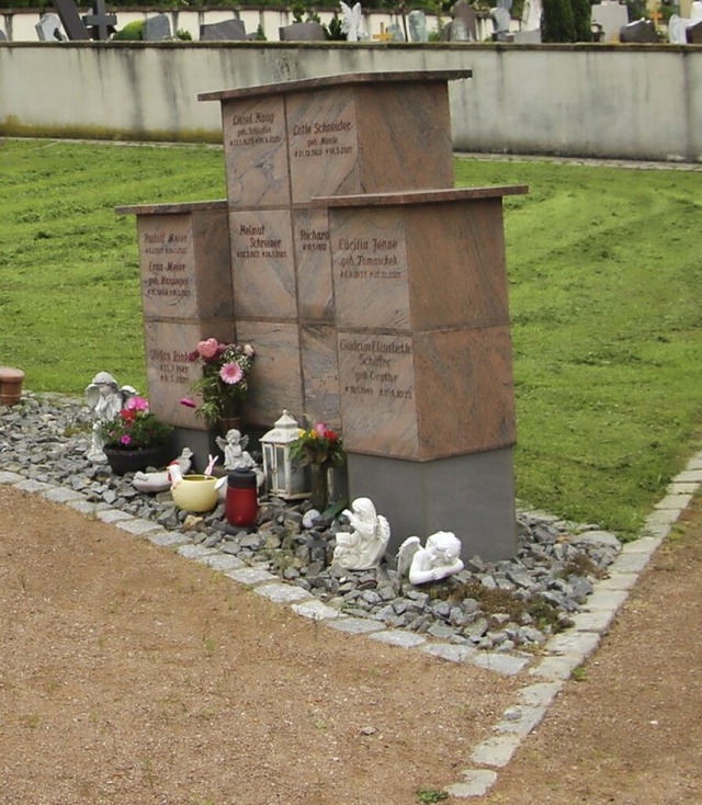 Vier solcher Urnenwnde sollen in Bld...em Btzinger Friedhof neu hinzukommen.  | Foto: Horst David