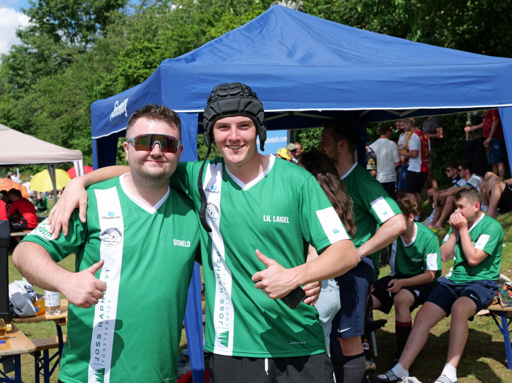 Beim Pfingst-Sport-Fest in Stegen haben am Sonntag die Wilden Engel das Partyzelt gerockt. Tagsber wurde Fuball gespielt.