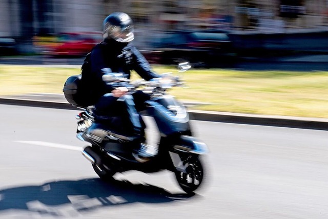 Fnf Motorroller wurden an Pfingsten in Lrrach gestohlen. (Symbolbild)  | Foto: Zacharie Scheurer (dpa)