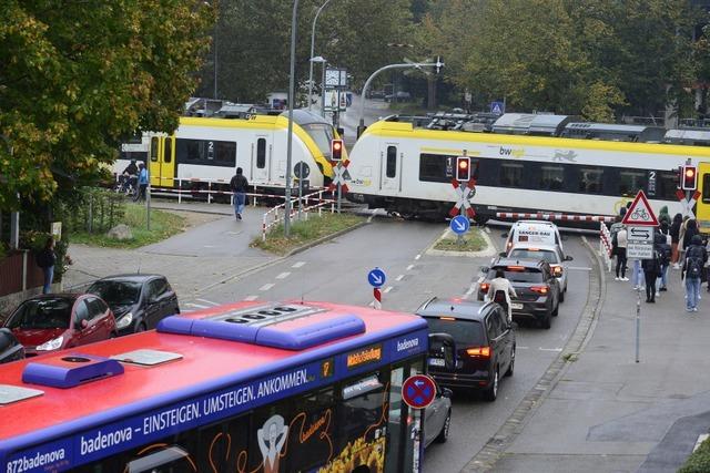 An der Bahnschranke in Freiburg-Littenweiler drohen zustzliche Wartezeiten