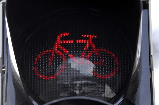 Viele Radler ignorieren rote Ampeln. (Symbolbild)  | Foto: Ingo Schneider