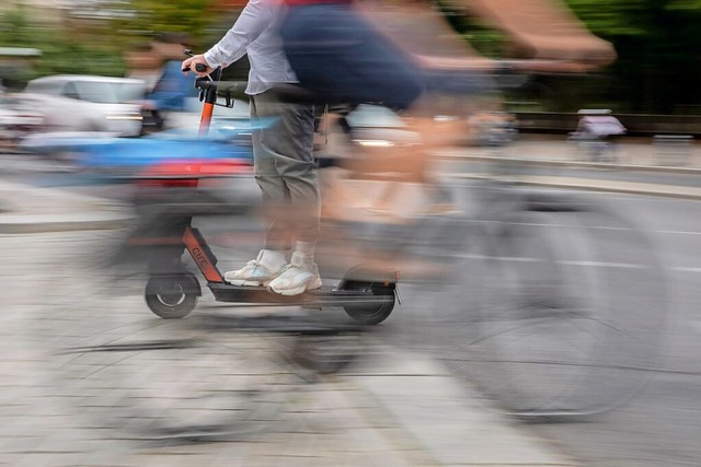 Ein 25-Jhriger und eine 18-Jhrige so...dacht, ein Fahrrad gestohlen zu haben.  | Foto: Christoph Soeder (dpa)