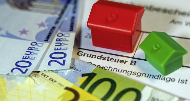Ab 2025 wird die Grundsteuer in neuer ...gen derzeit noch nicht alle Werte vor.  | Foto: Jens Bttner (dpa)