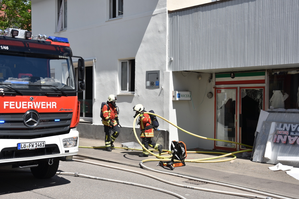 I vigili del fuoco spengono l’incendio nell’ex supermercato italiano a Lörrach – Lörrach