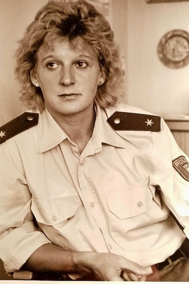 Esther Lindemann als junge Polizistin in Hamburg  | Foto: Esther Lindemann
