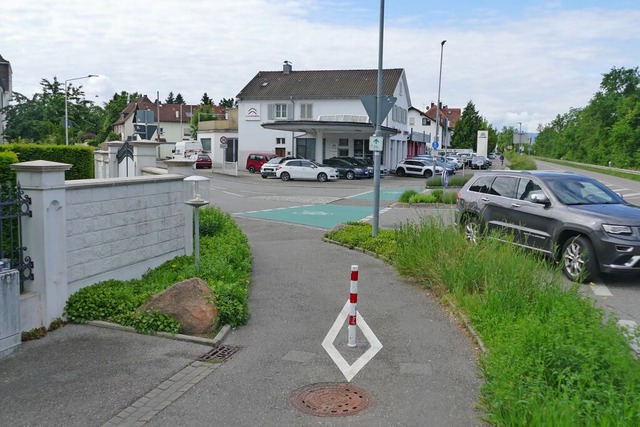Fr Radfahrer und Autofahrer gleichsam... die Bundesstrae ist kaum einzusehen.  | Foto: Ulrich Senf