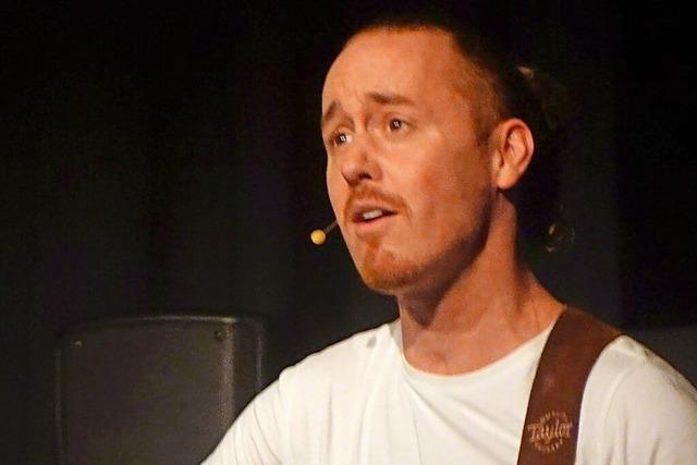 Der Riehener Singer-Songwriter Aaron Wlchli geht auf Tournee im Dreiland